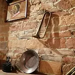 House Antica Dimora Soggiorni In Langa Centro Storico Tatil Evi *