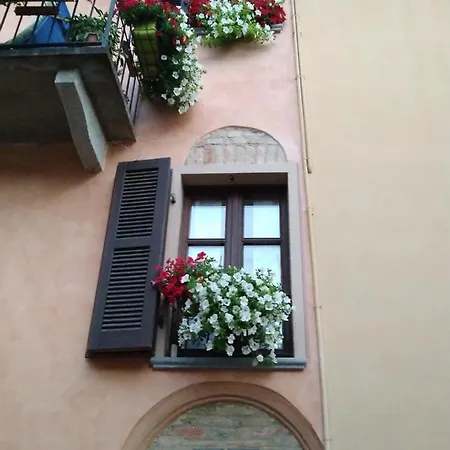 House Antica Dimora Soggiorni In Langa Centro Storico La Morra