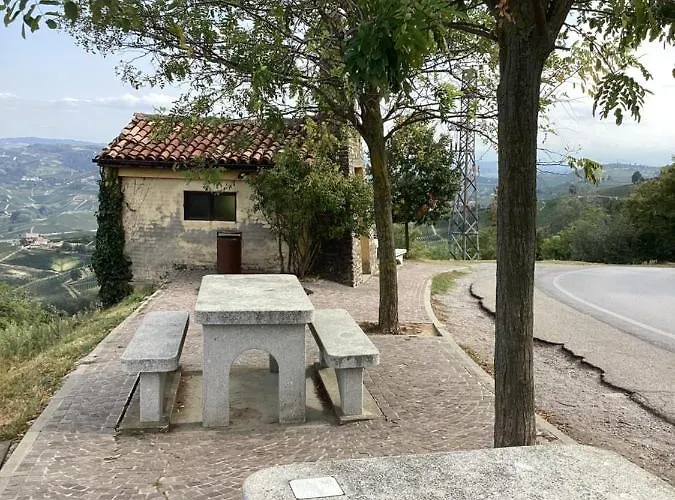 House Antica Dimora Soggiorni In Langa Centro Storico La Morra